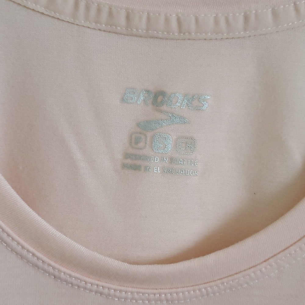 Brooks Distance Tee - Picture 2 of 2